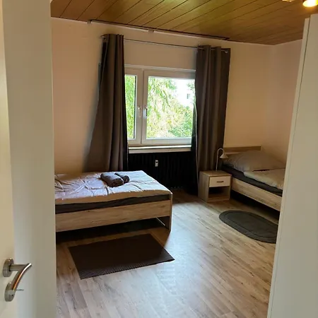 Mit 2 Schlafzimmer, 5 Einzelbetten In Gelsenkirchen